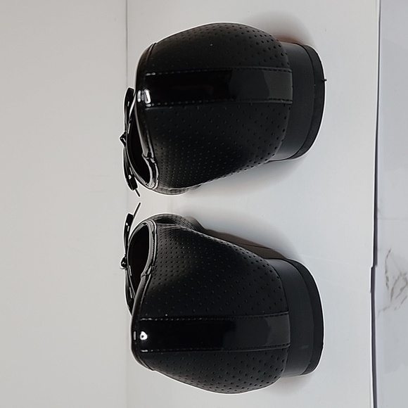 Aerosoles Black Outrun Round Toe Flats with Bows, Size 9W - Picture 5 of 8